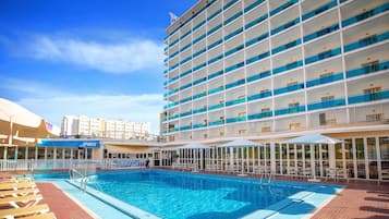 Outdoor pool, sun loungers