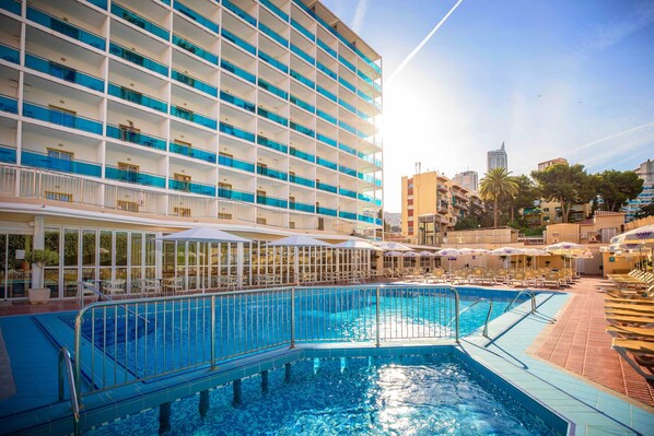 Outdoor pool, pool loungers