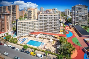 A hotel with a large pool area, multiple floors, and a parking lot. - Hotel Servigroup Orange (Benidorm)