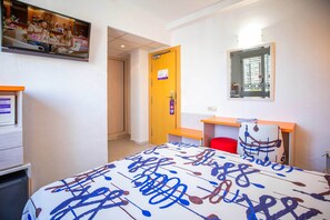 Single Room | In-room safe, desk, free WiFi, bed sheets