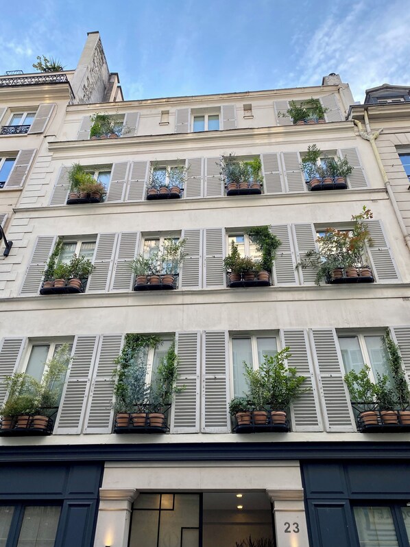 Front of property - Le Basile Hôtel (Paris)