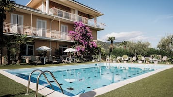 Seasonal outdoor pool, pool umbrellas, sun loungers