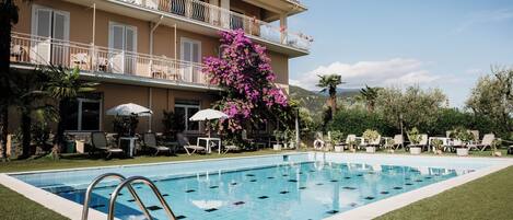 Seasonal outdoor pool, pool umbrellas, sun loungers