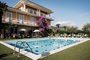 Seasonal outdoor pool, pool umbrellas, sun loungers