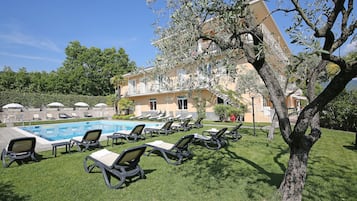 Seasonal outdoor pool, pool umbrellas, sun loungers