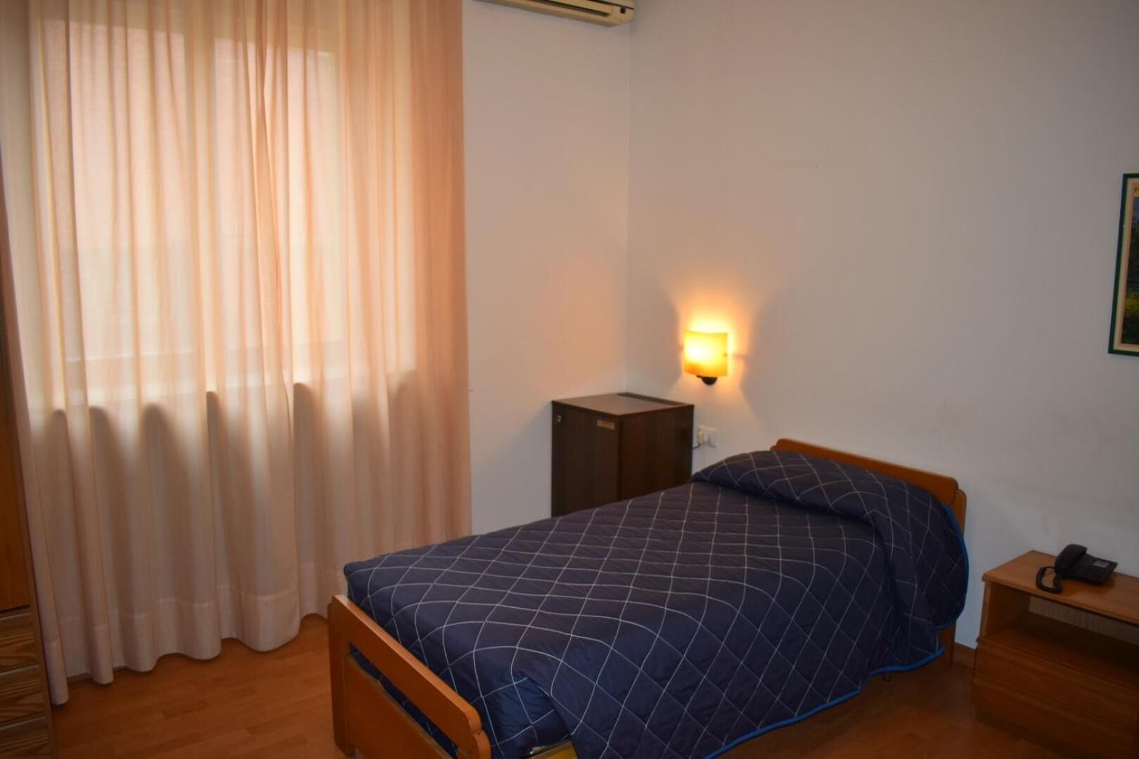 minibar, desk, soundproofing, free wifi