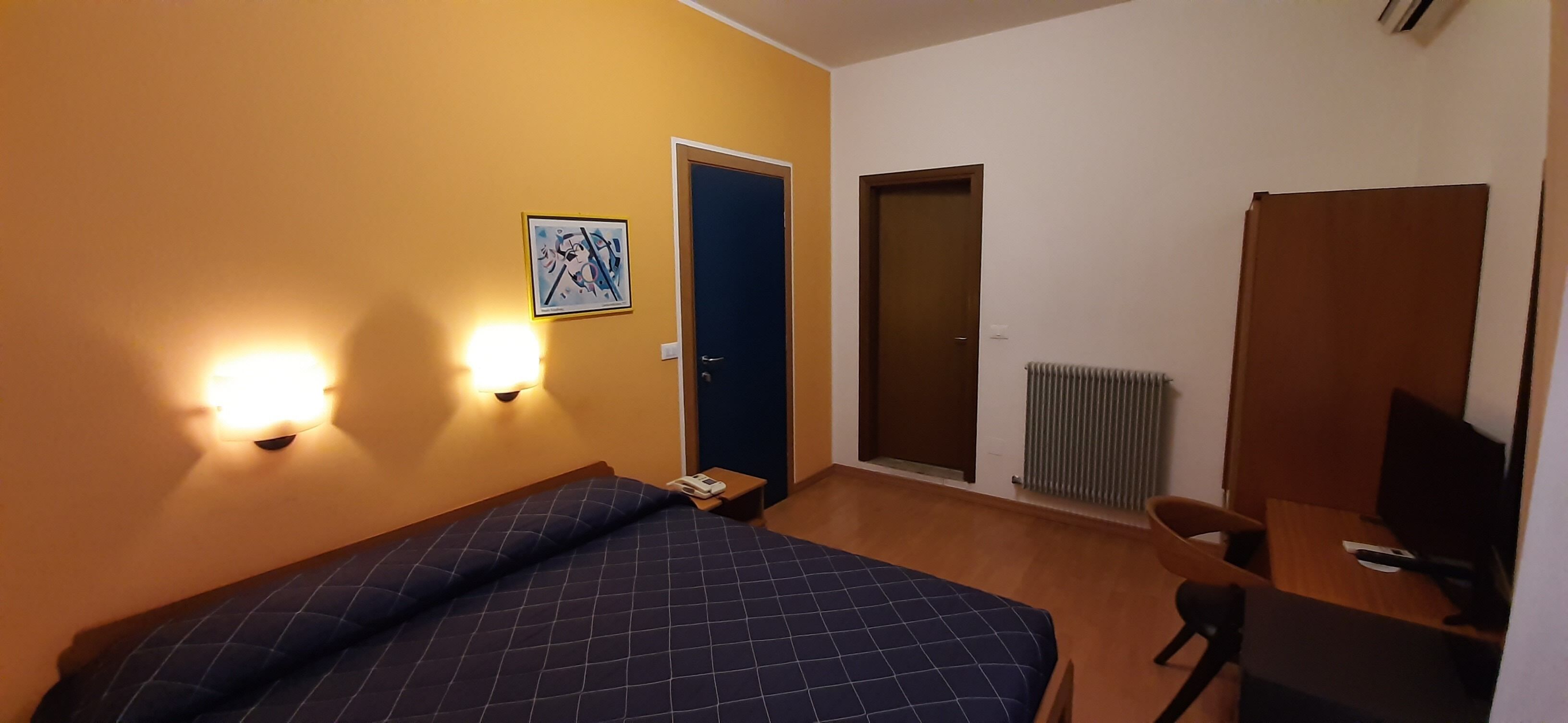 classic double room | minibar, desk, soundproofing, free wifi