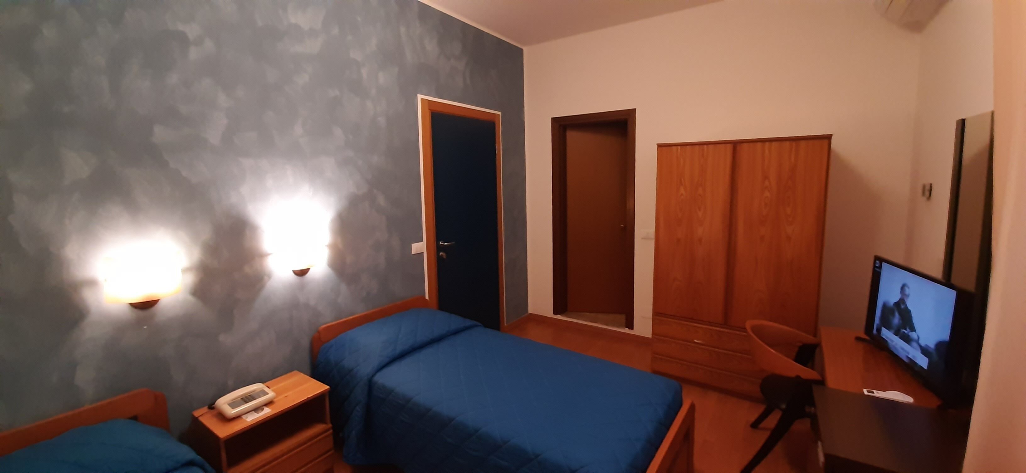 classic double room | minibar, desk, soundproofing, free wifi