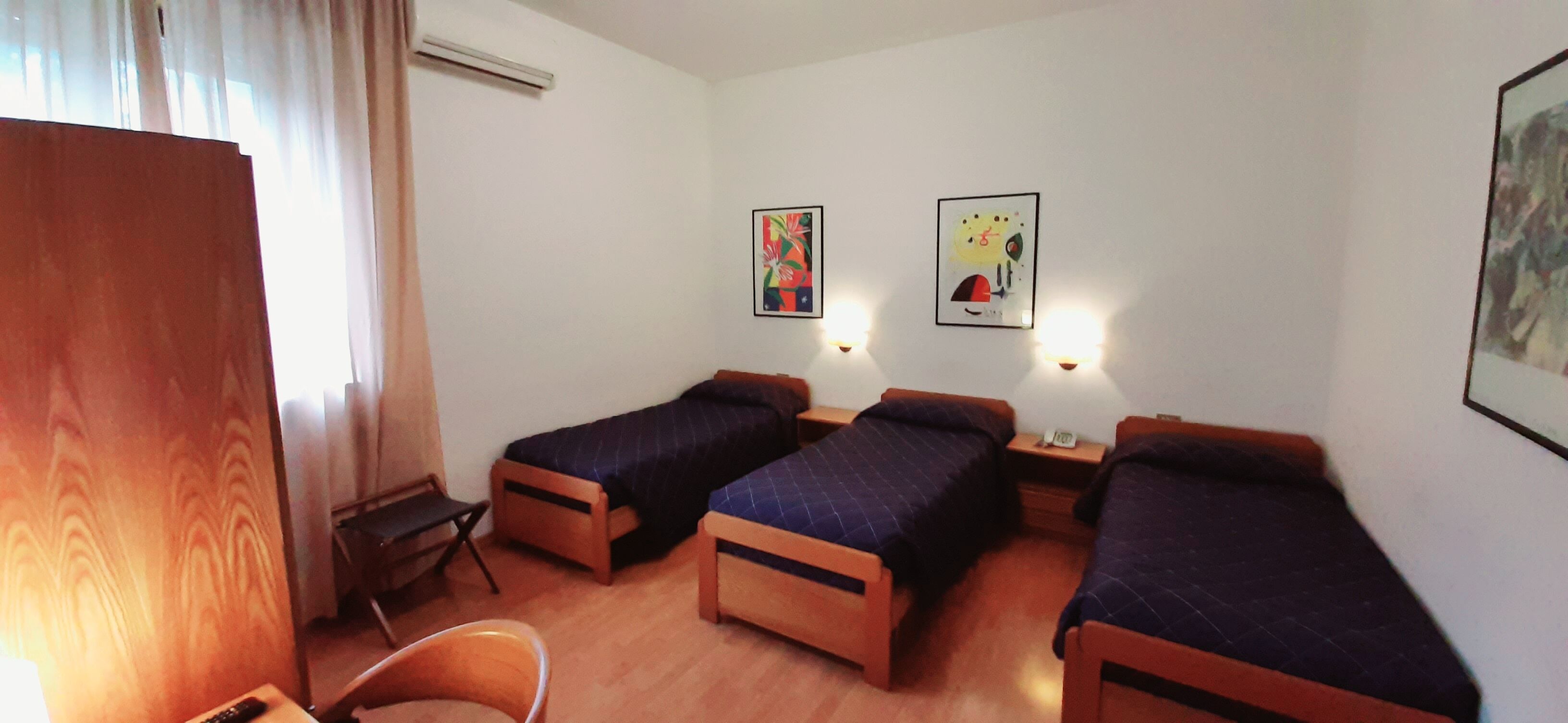 Classic Triple Room | Minibar, desk, soundproofing, free WiFi