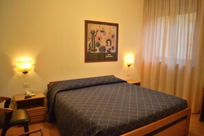 Minibar, desk, soundproofing, free WiFi