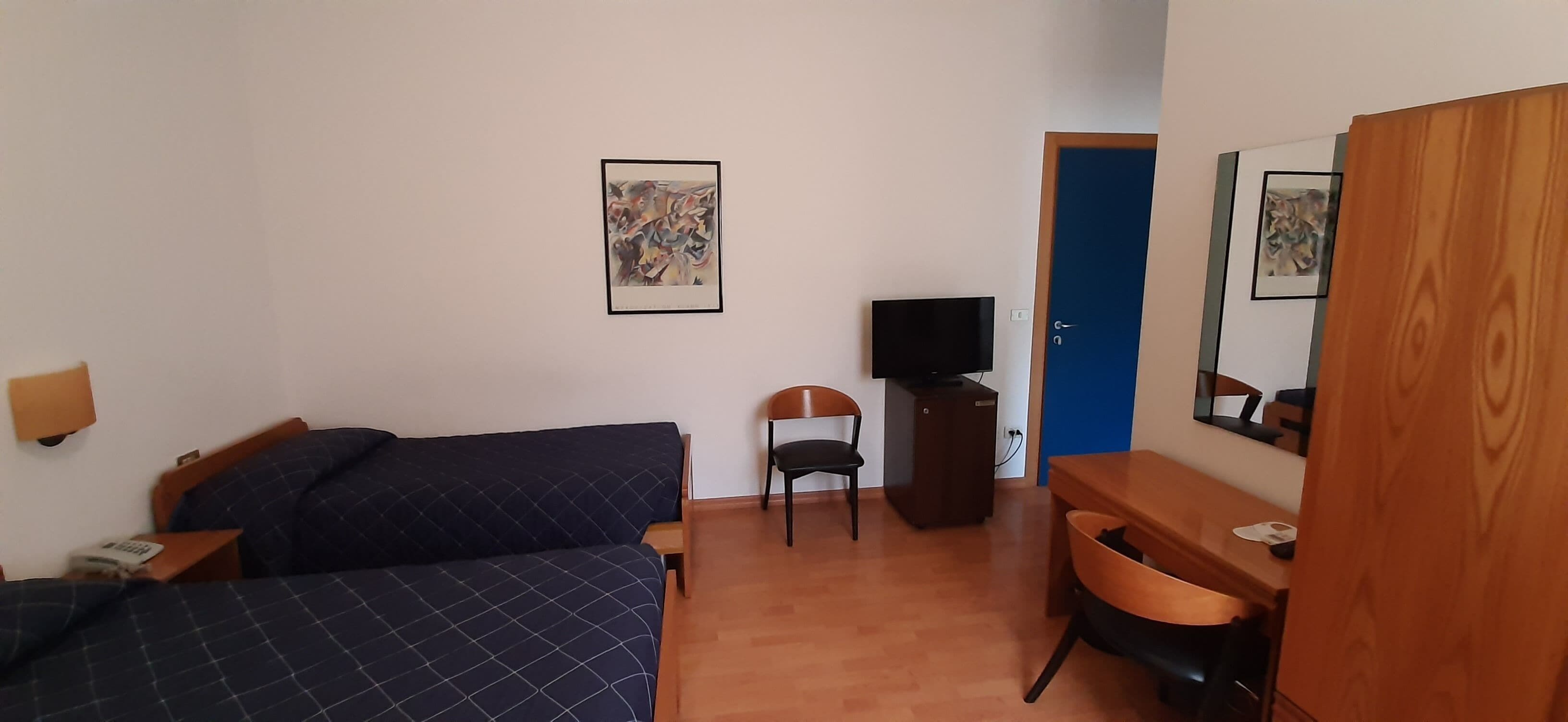 classic triple room | minibar, desk, soundproofing, free wifi