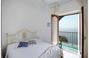 Standard Double Room, Sea View | In-room safe, desk, laptop workspace, free WiFi