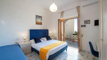 Minibar, escritorio, cuna de viaje y wifi gratis