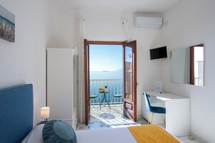 Minibar, escritorio, cuna de viaje y wifi gratis