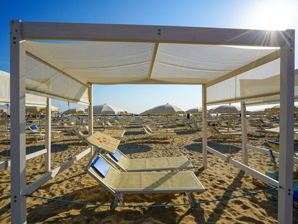 Beach nearby, beach bar