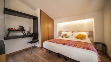 In-room safe, desk, soundproofing, free WiFi