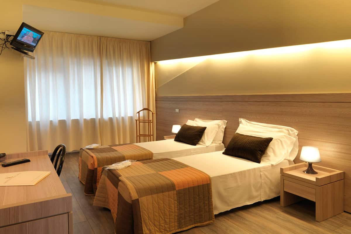 Quarto casal ou duplo superior | Cofres nos quartos, escrivaninha, quartos à prova de som
