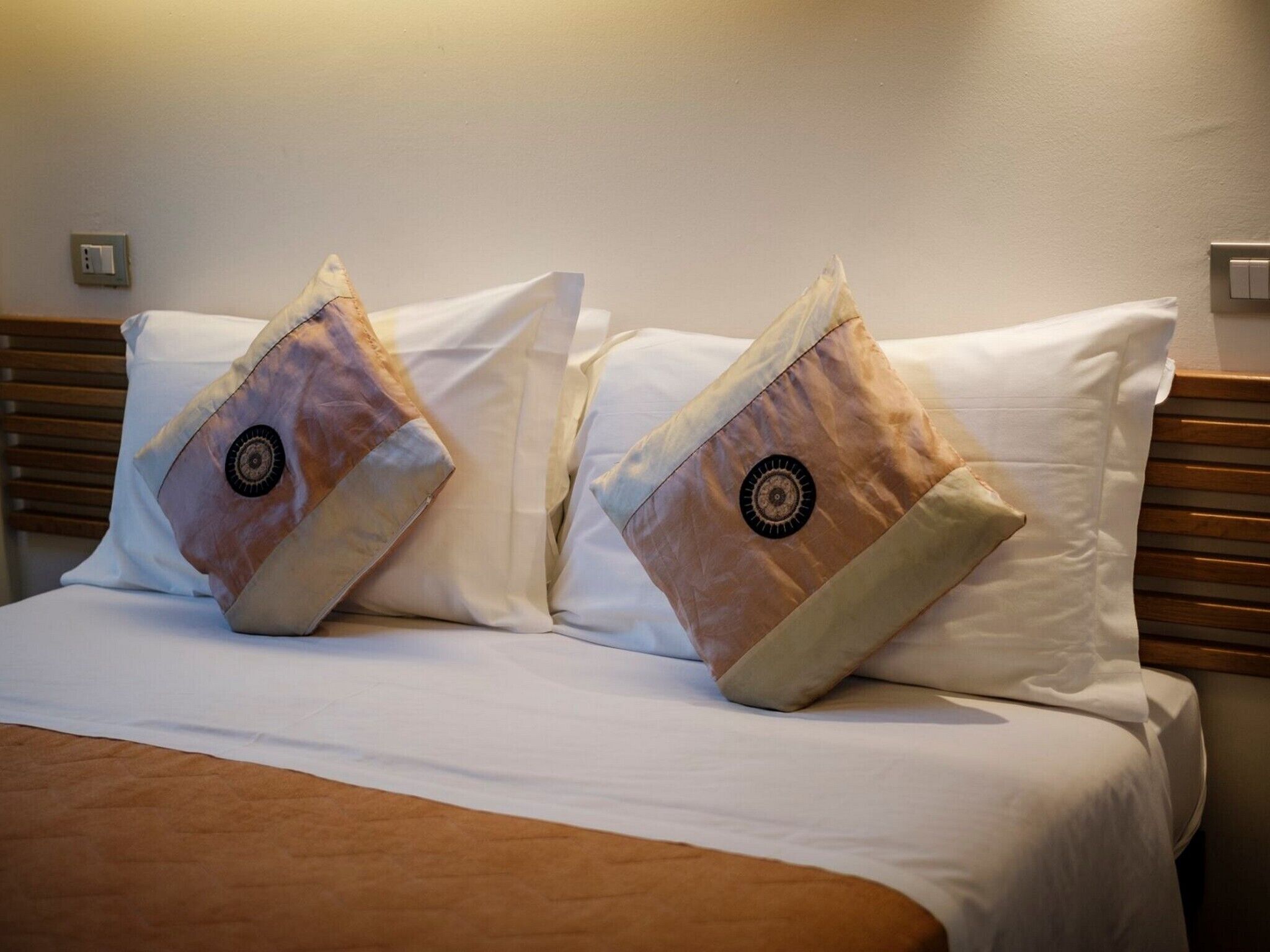 in-room safe, desk, soundproofing, free wifi