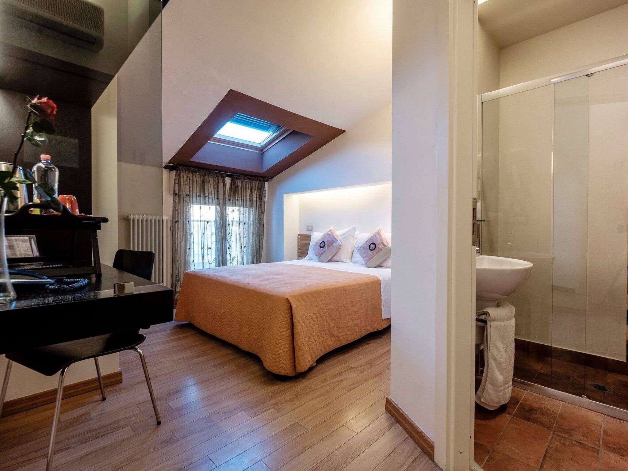 in-room safe, desk, soundproofing, free wifi