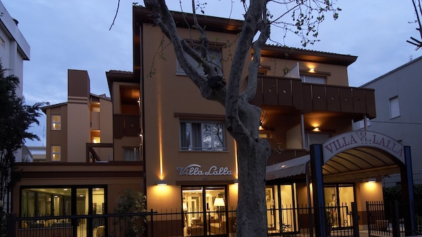 A hotel named Villa Lalla with a modern facade, large windows, and a gated entrance. - Hotel Villa Lalla (Rimini)