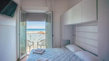 Doppia Standard, vista mare | Una cassaforte in camera, una scrivania, Wi-Fi gratuito, lenzuola