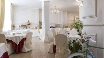 Petit déjeuner buffet compris tous les jours