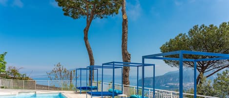 Outdoor pool, open 8:00 AM to 8:00 PM, pool loungers