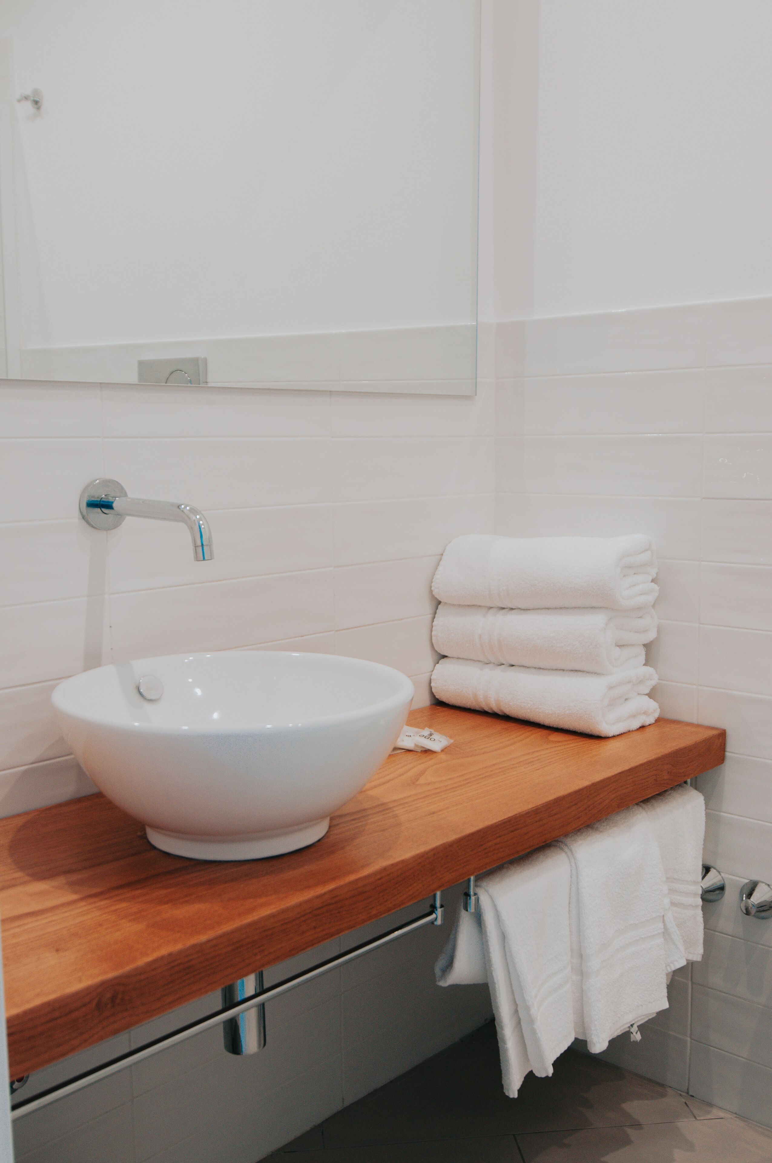 shower, rainfall showerhead, hair dryer, bidet