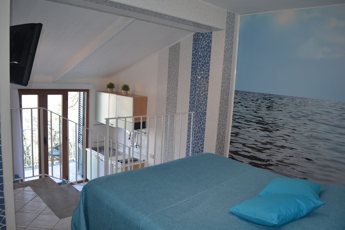 1 bedroom, frette italian sheets, premium bedding, down duvets