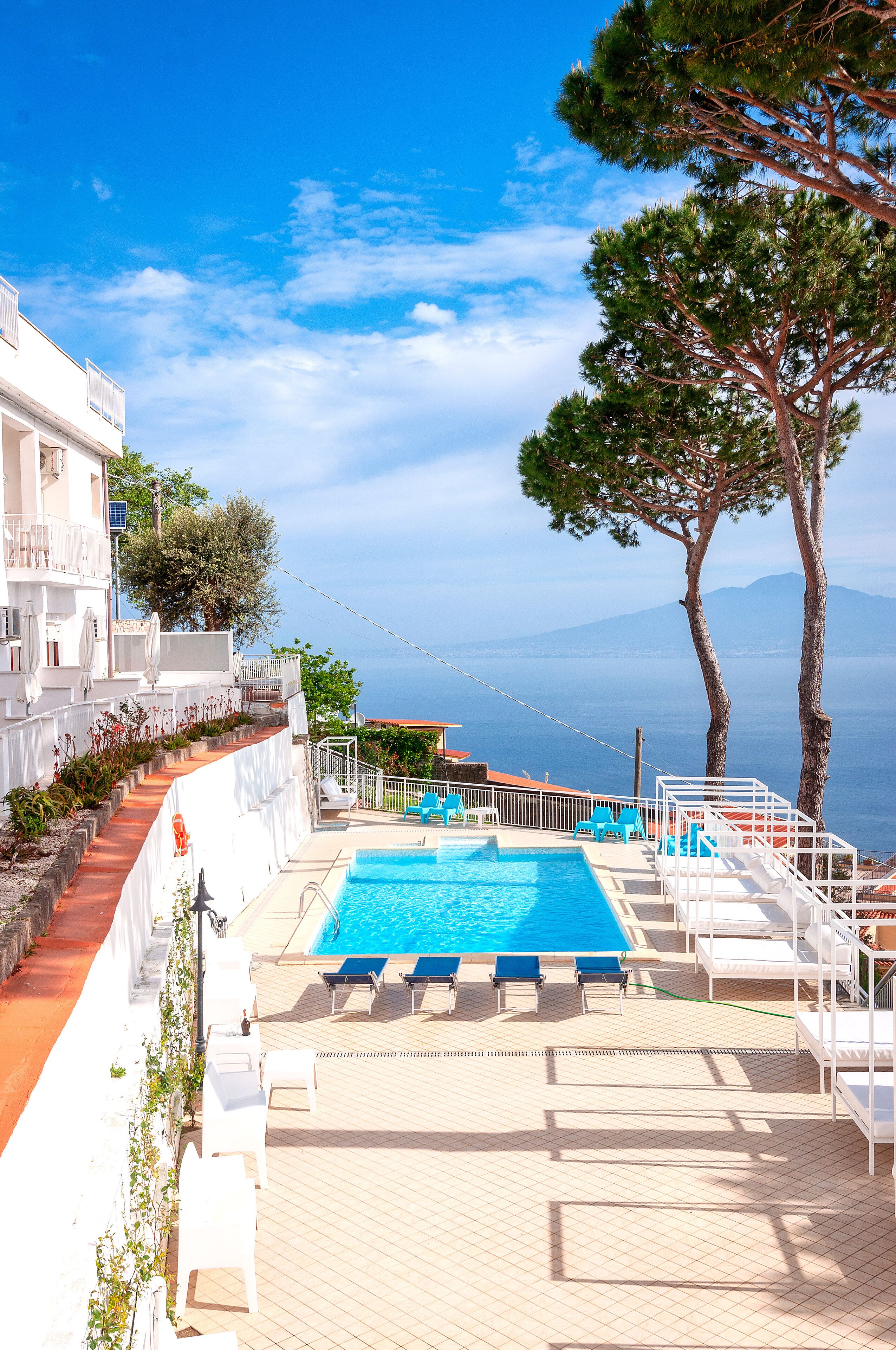 outdoor pool, open 8:00 am to 8:00 pm, pool loungers