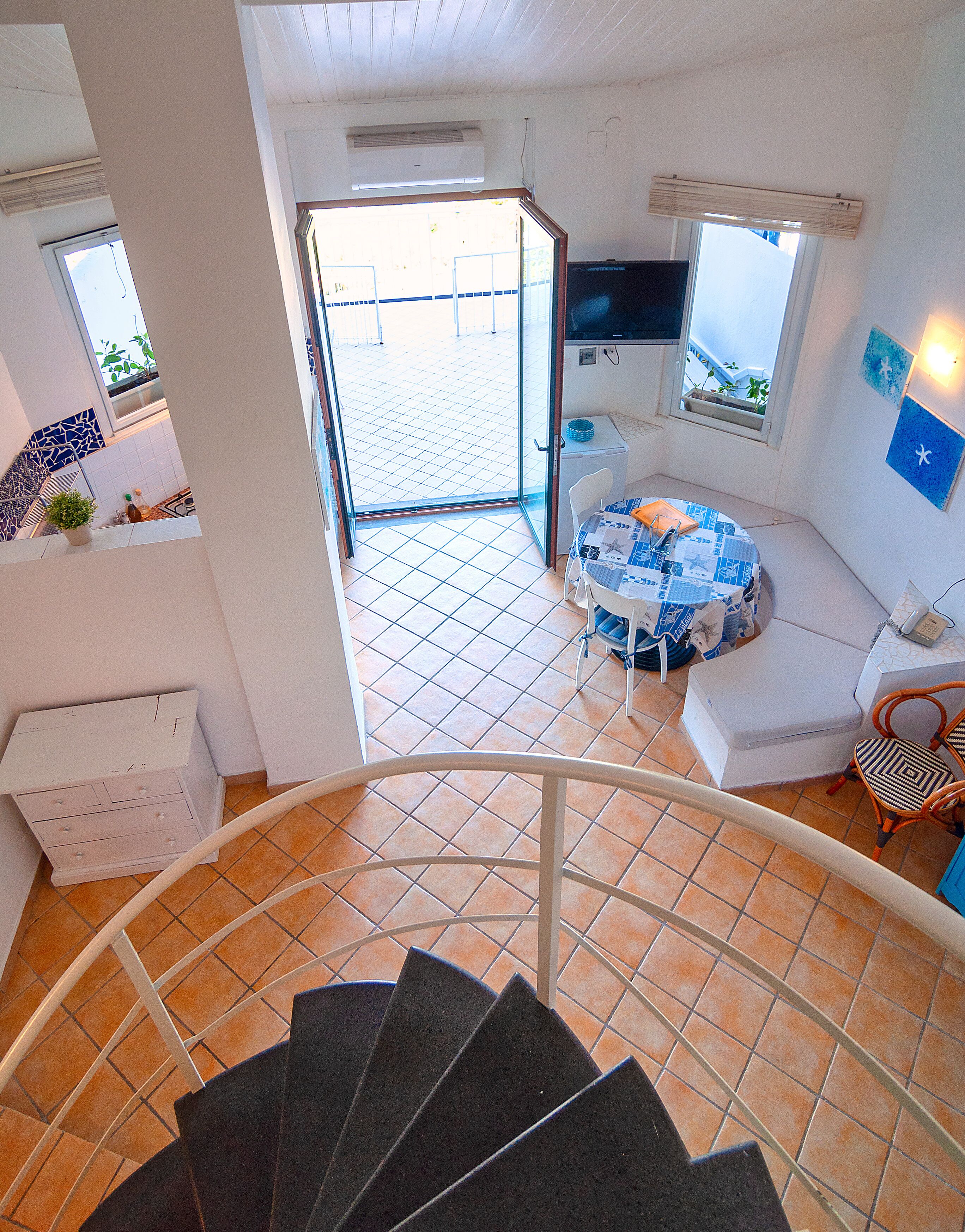 1 bedroom, frette italian sheets, premium bedding, down duvets