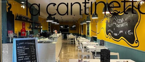 Breakfast, lunch, dinner served; Italian cuisine