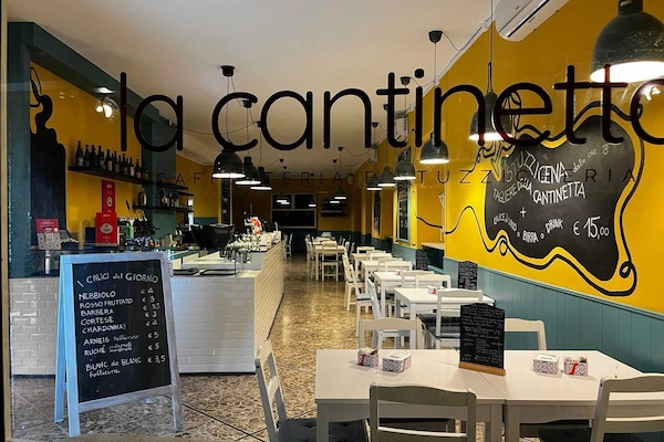 Se sirven desayunos, comidas, cenas y cocina italiana