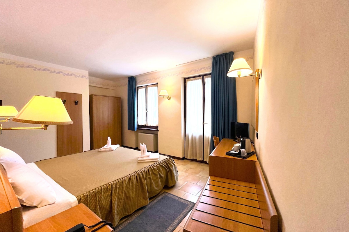 minibar, in-room safe, desk, blackout curtains