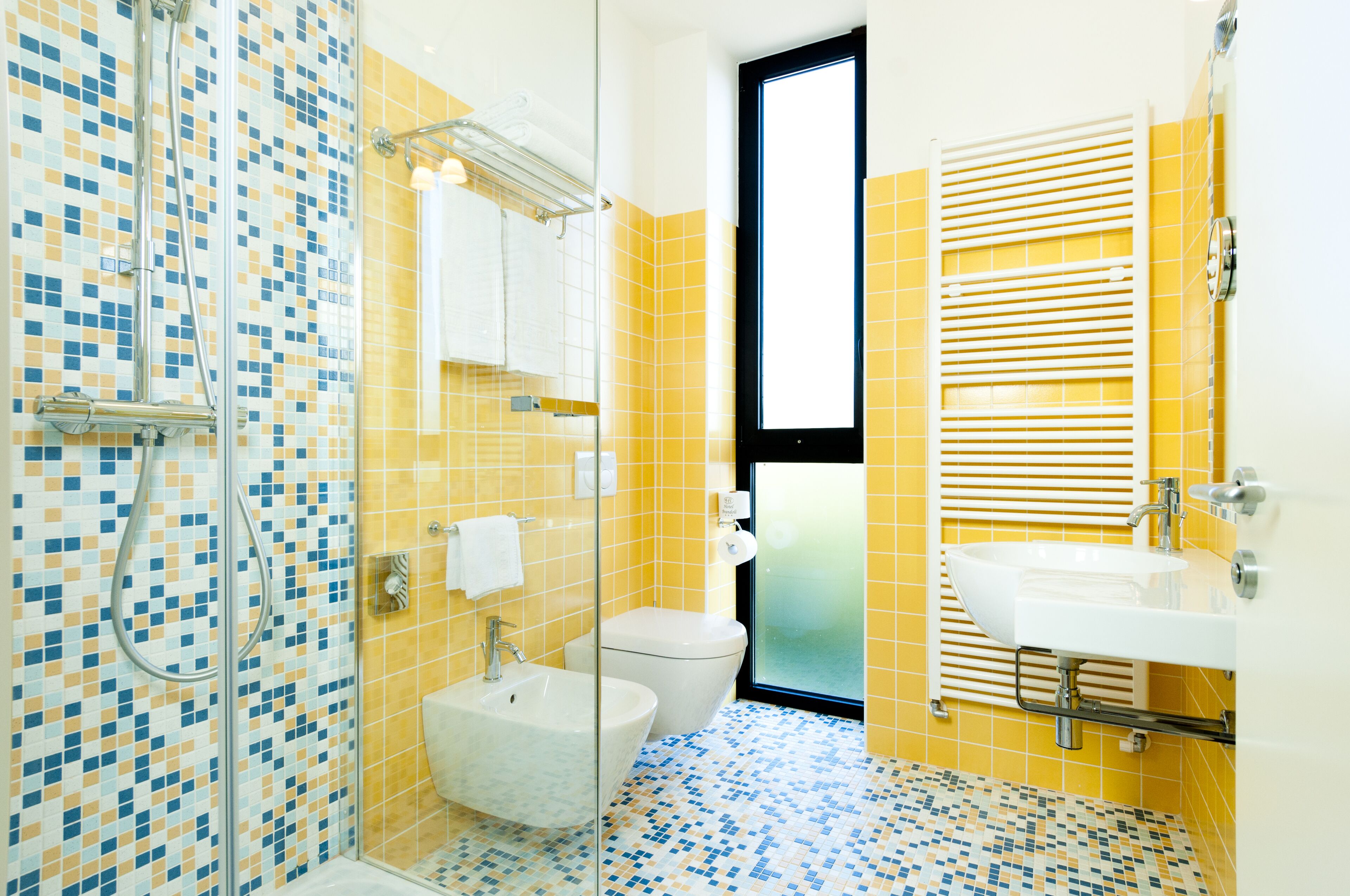 shower, rainfall showerhead, free toiletries, hair dryer