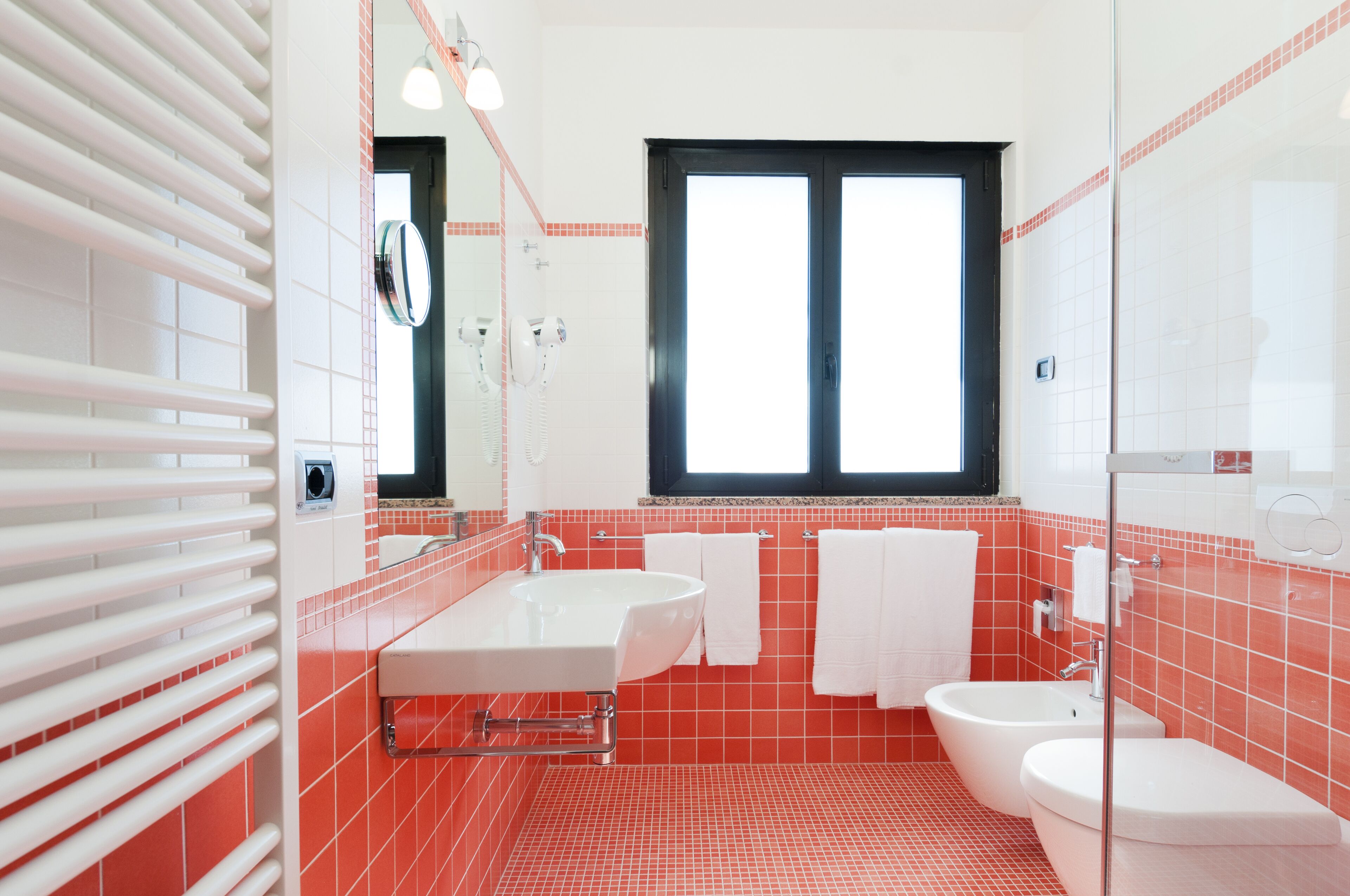 shower, rainfall showerhead, free toiletries, hair dryer