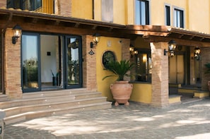 Exterior detail - Green Hotel Poggio Regillo (Frascati)