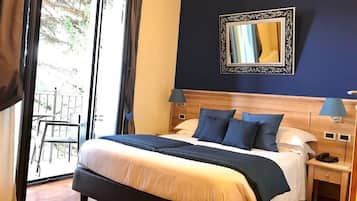 Studio Suite, 1 Queen Bed, Balcony, Garden View
