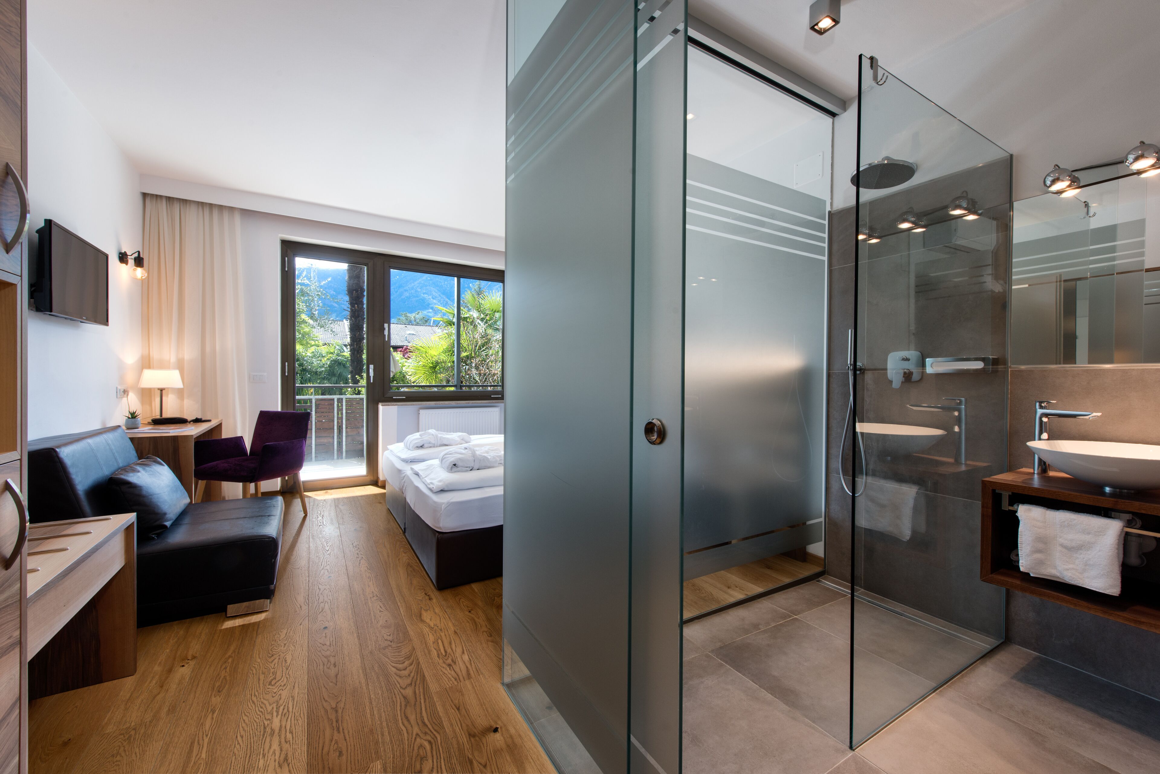 1 bedroom, hypo-allergenic bedding, down duvets, pillow-top beds