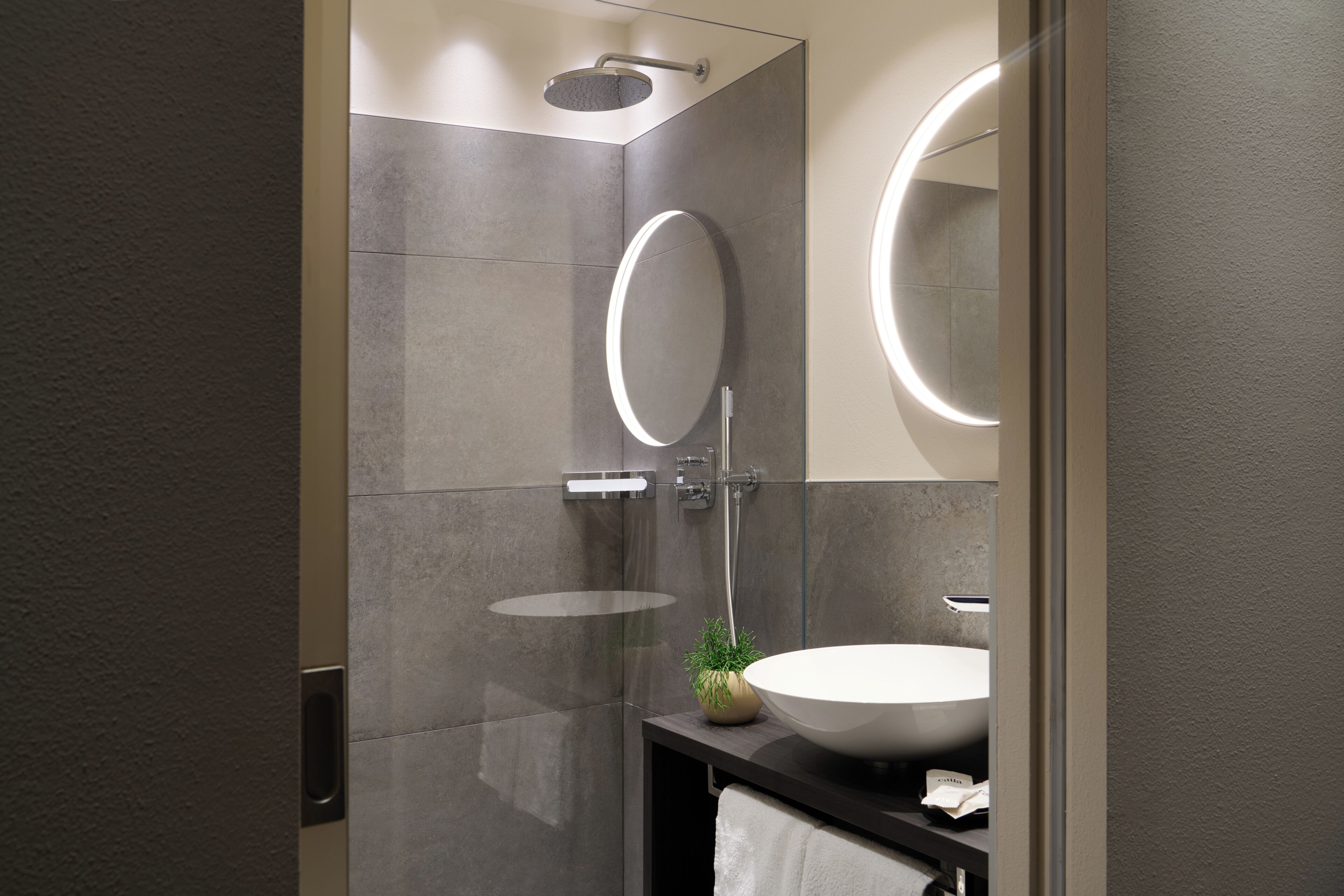 Deluxe Double Room | Hypo-allergenic bedding, down duvets, pillow-top beds, minibar