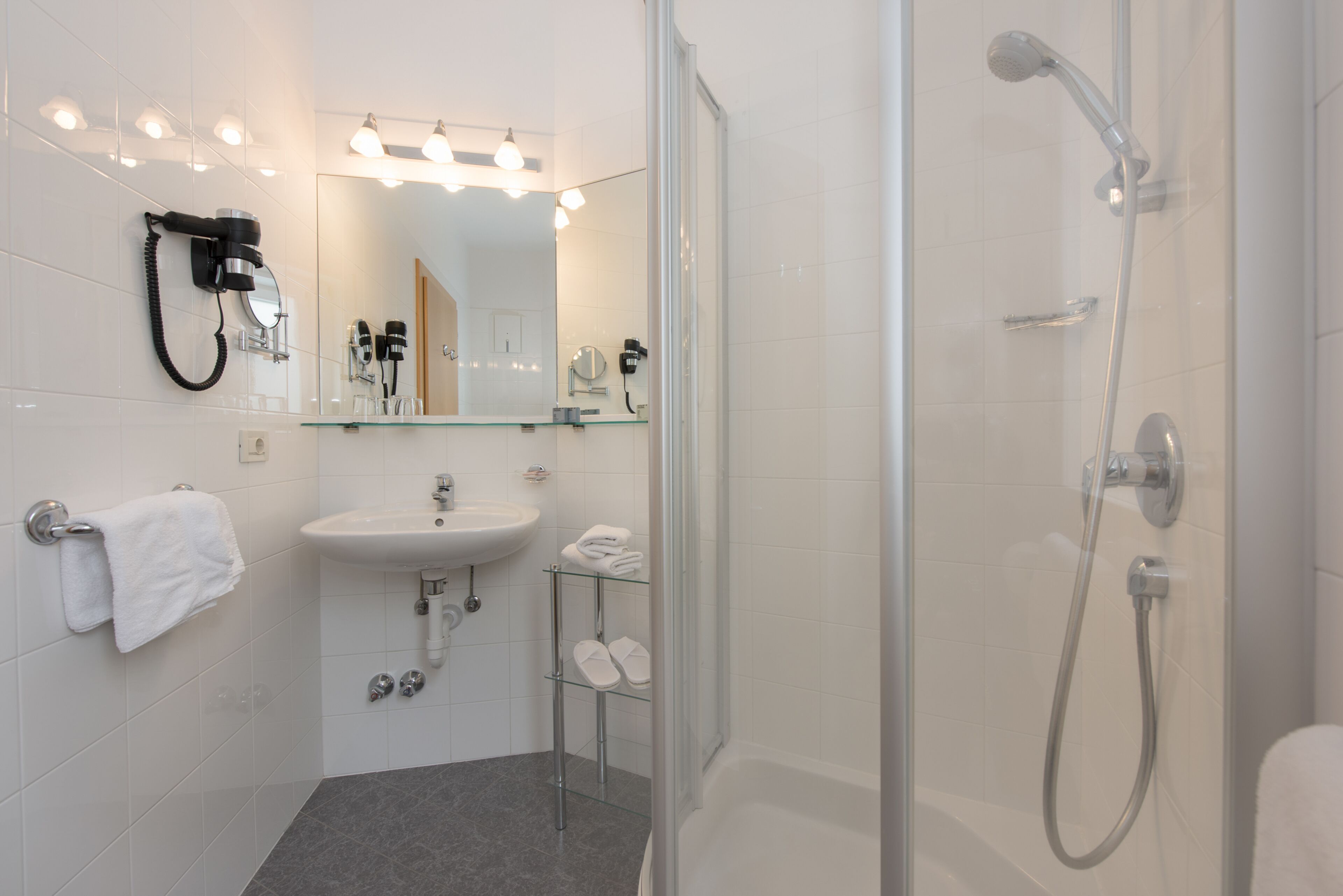 standard double room | bathroom | shower, free toiletries, hair dryer, bathrobes