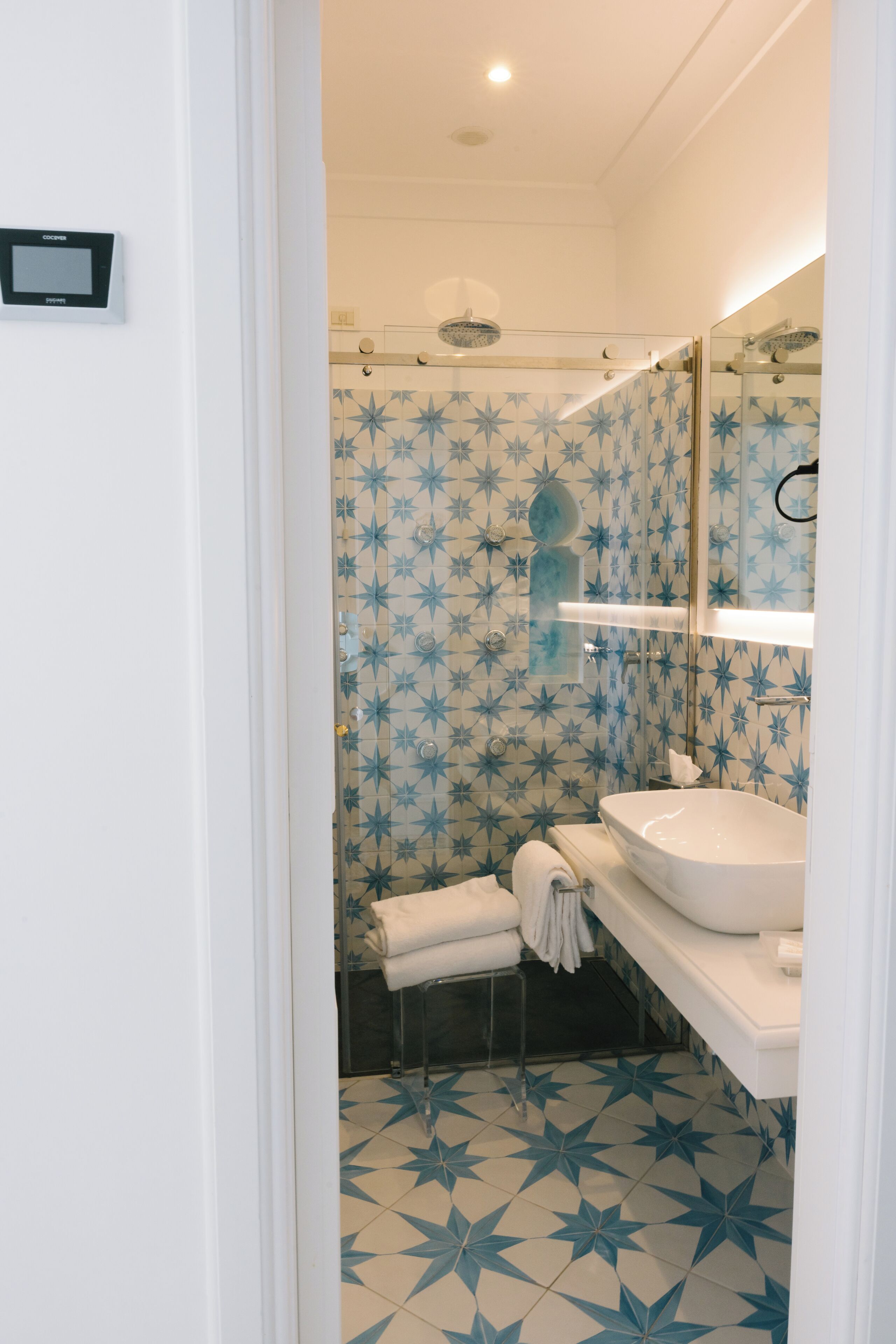 deluxe double or twin room, terrace, sea view | 1 bedroom, memory-foam beds, minibar, in-room safe