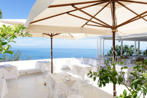 Mediterranean cuisine, sea views 