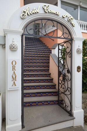 مدخل المنشأة