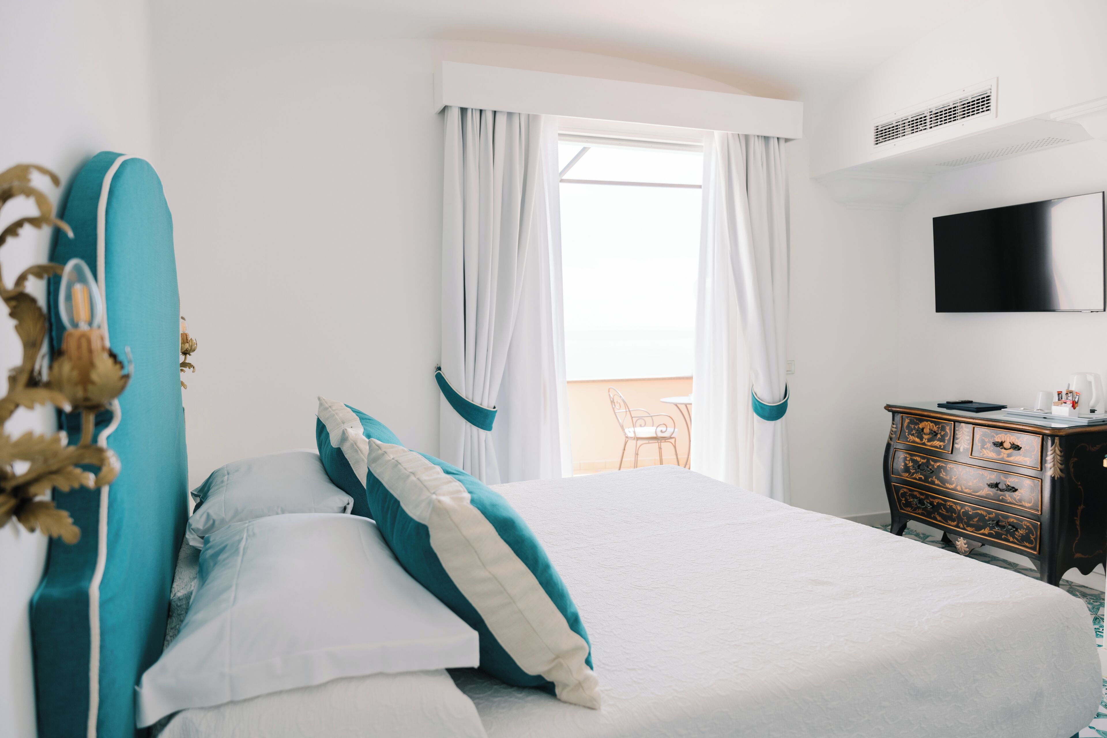 deluxe double or twin room, terrace, sea view | 1 bedroom, memory-foam beds, minibar, in-room safe