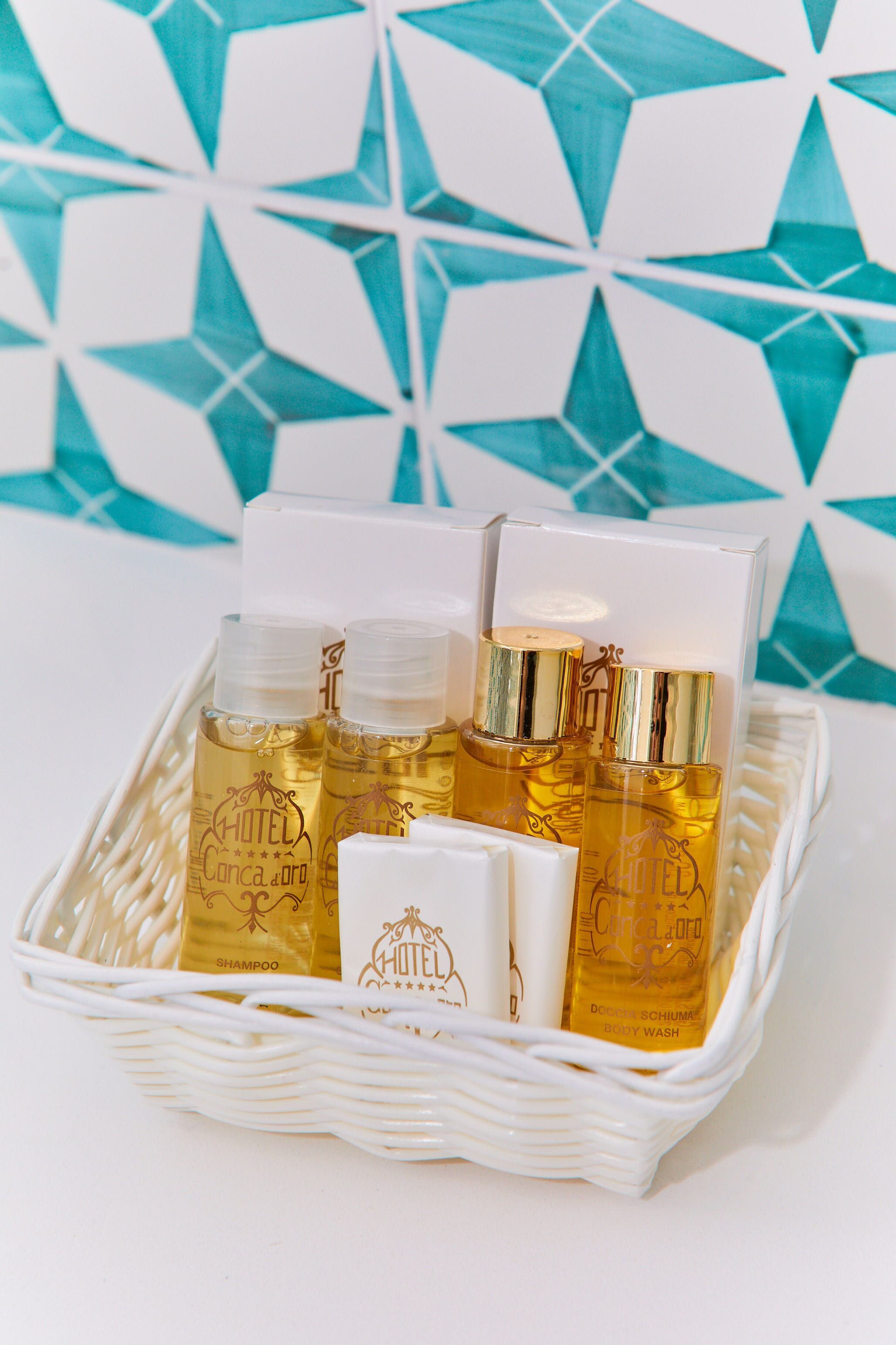 deluxe double or twin room, terrace, sea view | bathroom | hydromassage showerhead, free toiletries, hair dryer, bathrobes