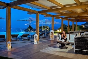 Outdoor pool, open 9:00 AM to 7:00 PM, pool umbrellas, pool loungers
