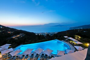 Outdoor pool, open 9:00 AM to 7:00 PM, pool umbrellas, pool loungers - Grand Hotel Due Golfi (Massa Lubrense)