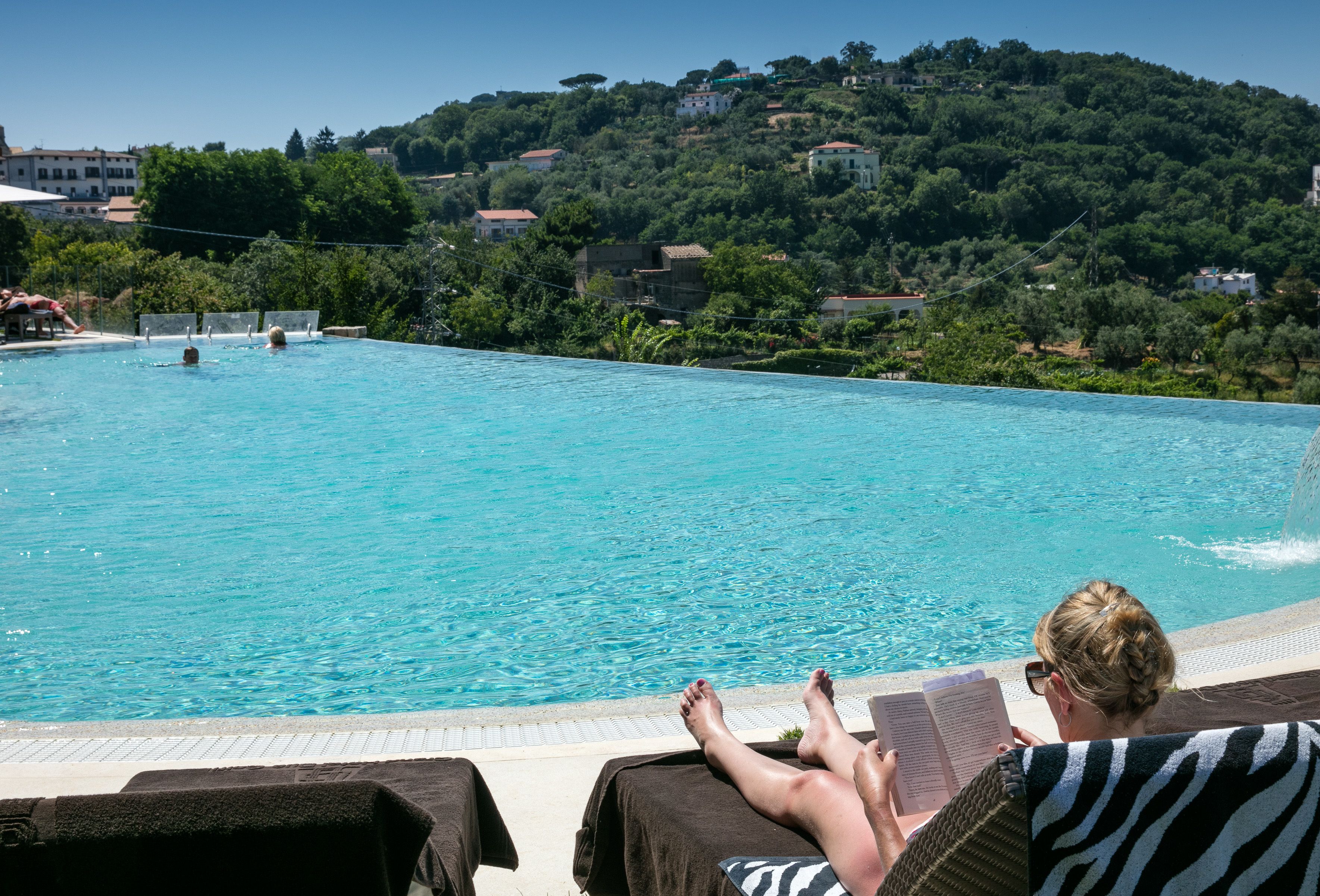 outdoor pool, open 9:00 am to 7:00 pm, pool umbrellas, pool loungers