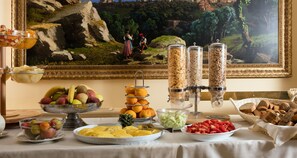 Buffet déjeuner gratuit tous les jours